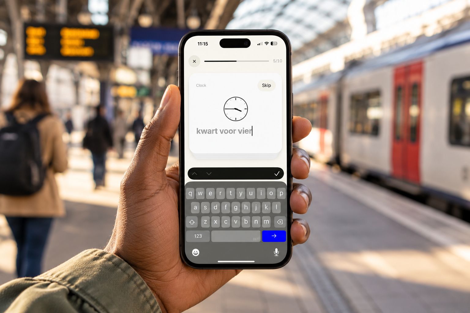 A hand holding a phone on a train platform, answering a clock card in Alle